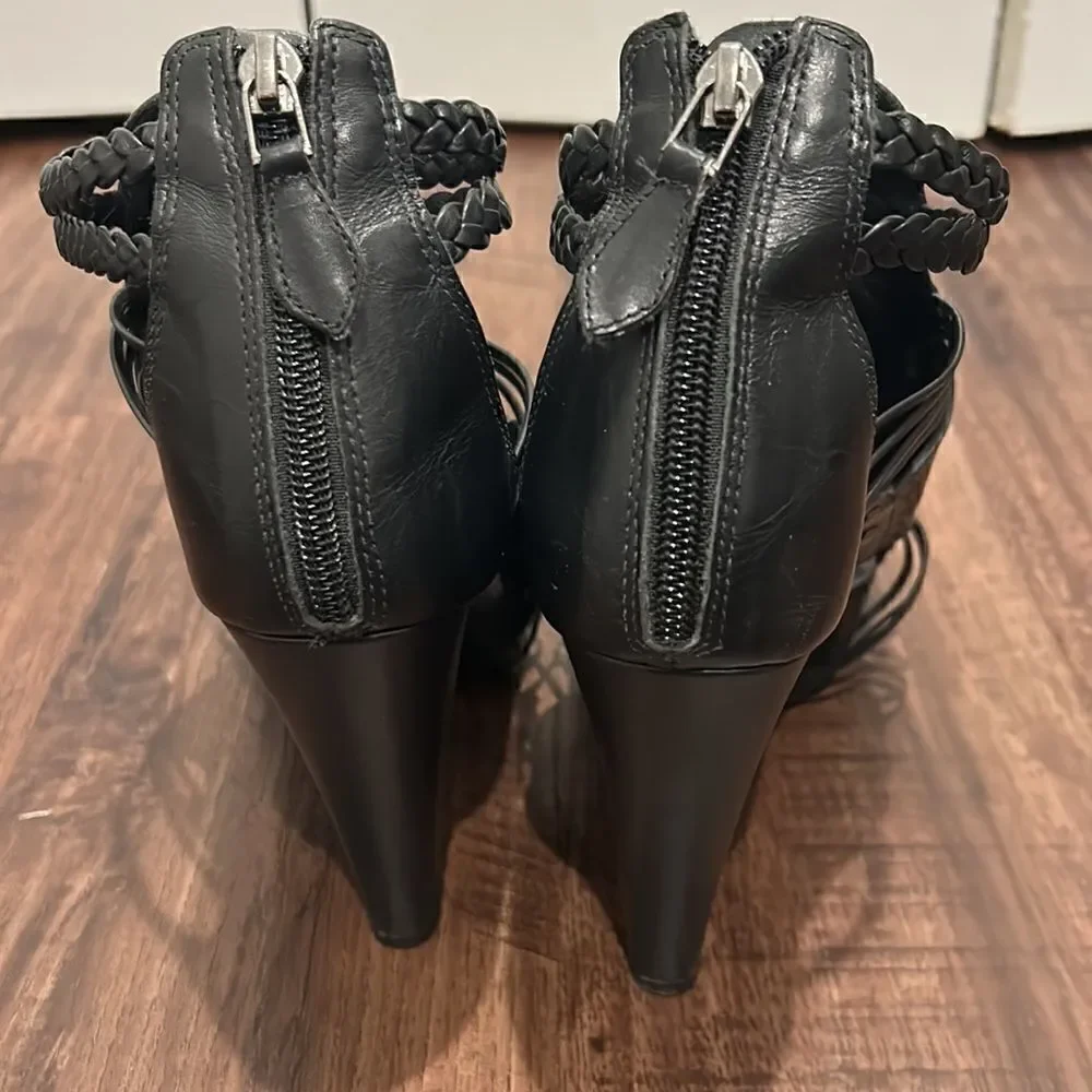 Pour La Victoire Black Leather Platform High Heels, Size 9